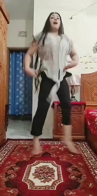 Chamet girl dancing and showing boobs on video call