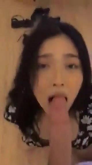 Asian girl sucking dick