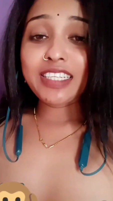 beautiful eyes sexy maal nude fingering with a smile