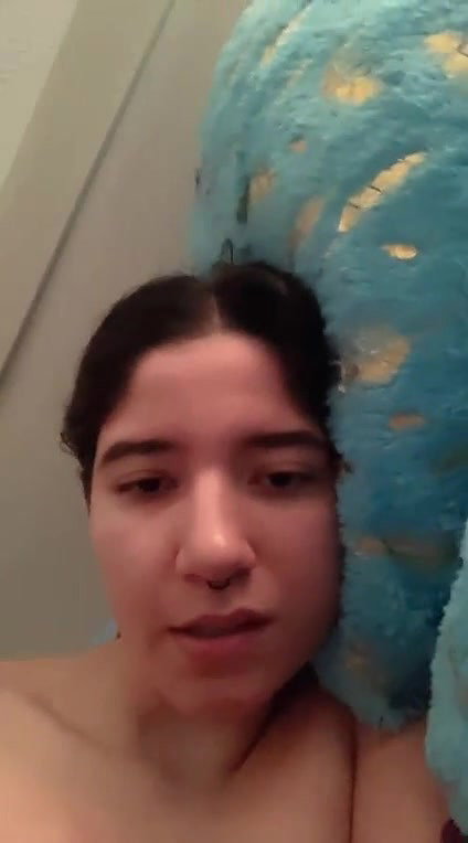 Girl Rubbing and mastrubating while on video call 2