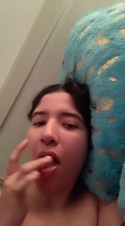 Girl Rubbing and mastrubating while on video call 2