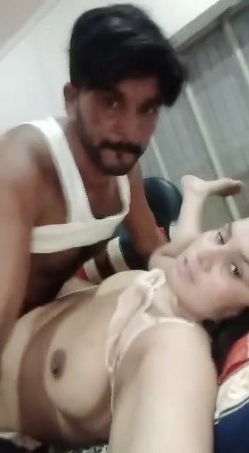 boob dabate hue chudai