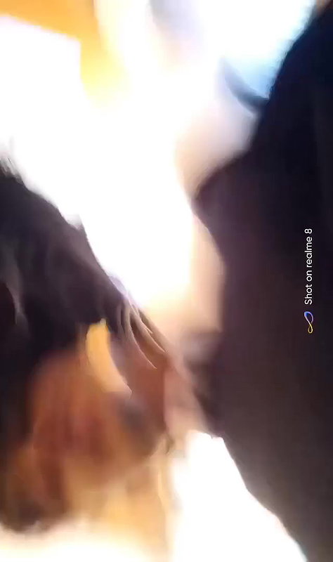 chikni choot mein ungli kri