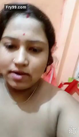 Bengali Sexy Boudi Showing Boobs And Pussy