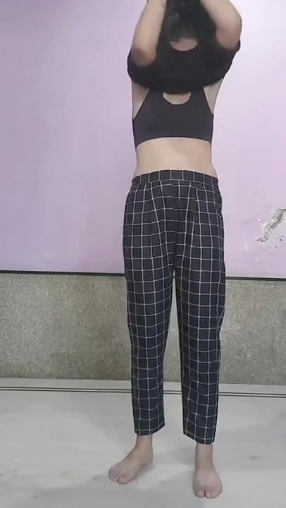 nangi ladki kapde pehen te hue video