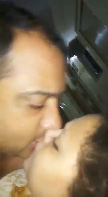 gori bahbhi ko chumte hue chudai