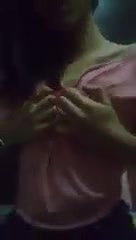 chuche dabate hue video banayi