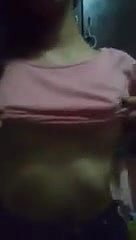 chuche dabate hue video banayi