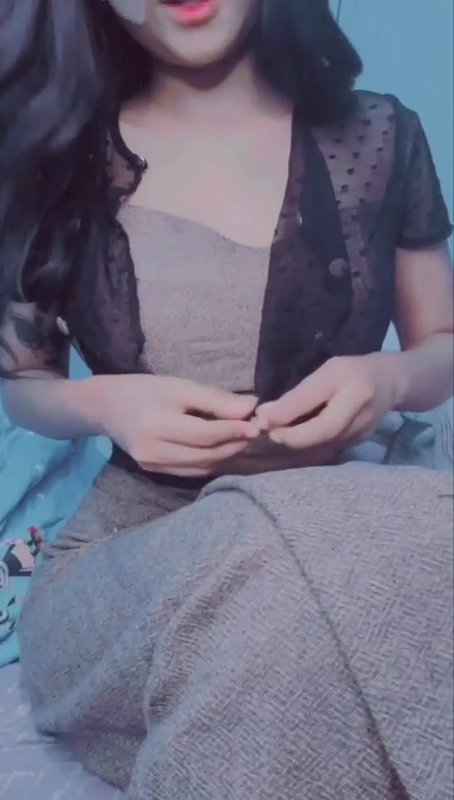 teen girl rubbing pussy