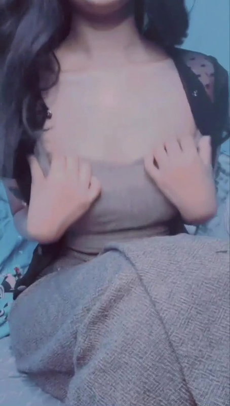 teen girl rubbing pussy