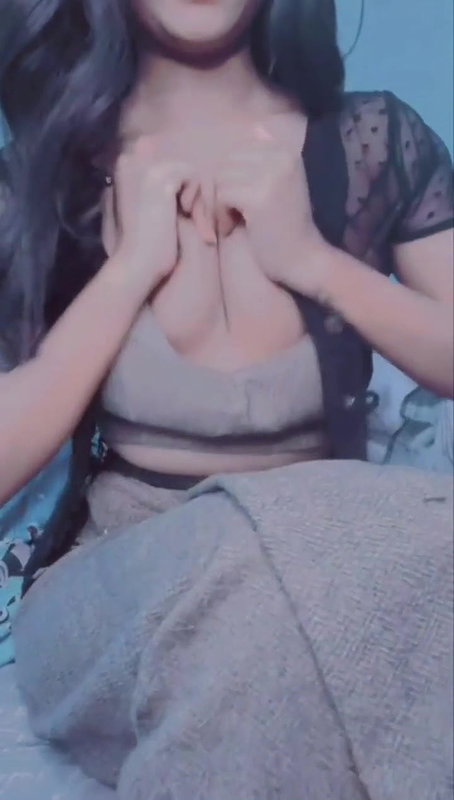 teen girl rubbing pussy