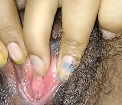 Indian vergin girl play with her pussy