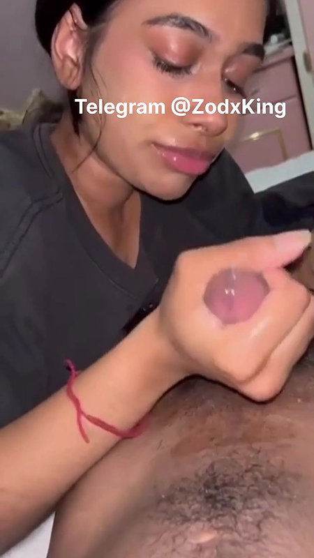 Lund Chuste Hue Ladki Ne Muh Mein Hi Piya Pani