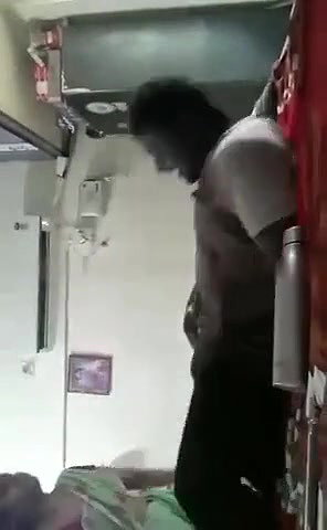 Gharwale Sote Rahe Aur Kamre Me Baj