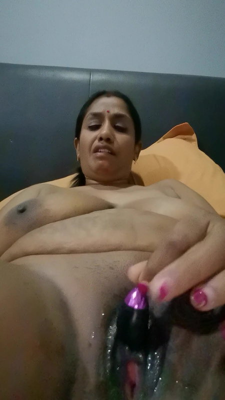 Indian Hot aunty enjoy herself by vibrator