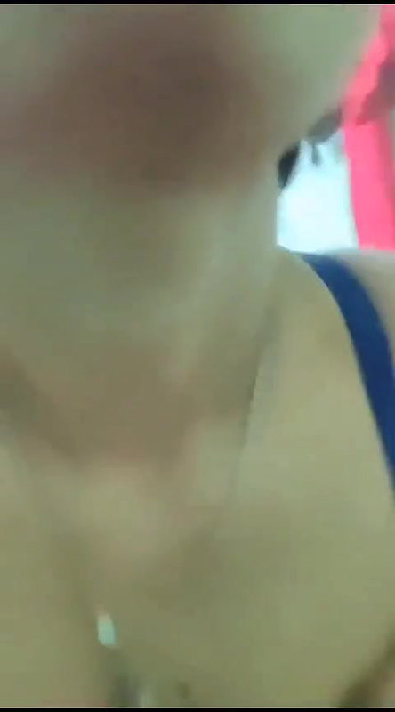 Boobs ko daba ke dhubh nikal diya