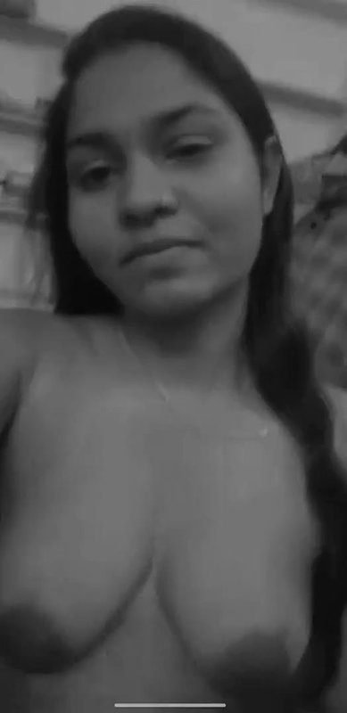 CHENNAI BUSTY YOUNG GF SHOWING BIG BOOBS