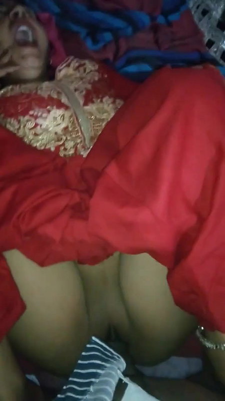 Desi anuty ki room me chudayi