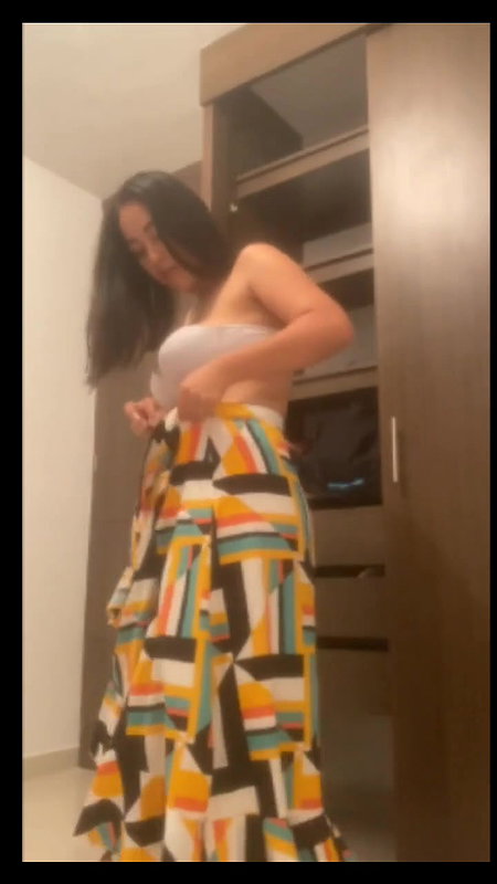 boob show during dress change