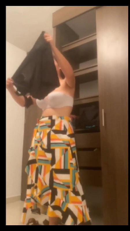 boob show during dress change