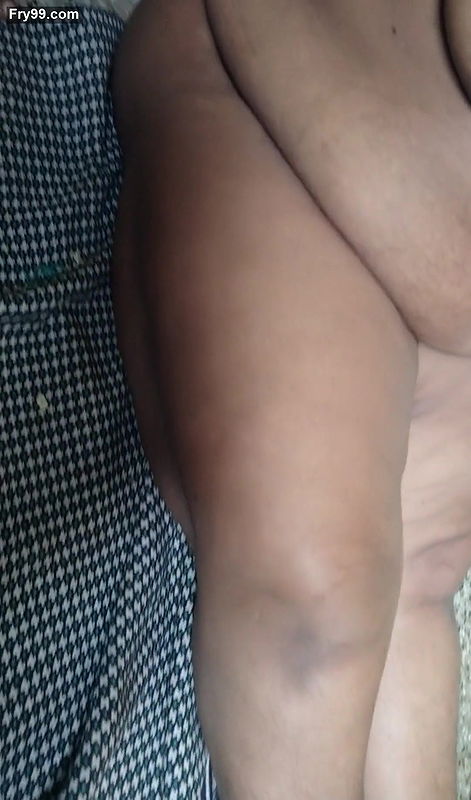 Kerala aunty showing hip , leg and boobs