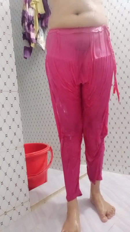 topless big boob girl bath