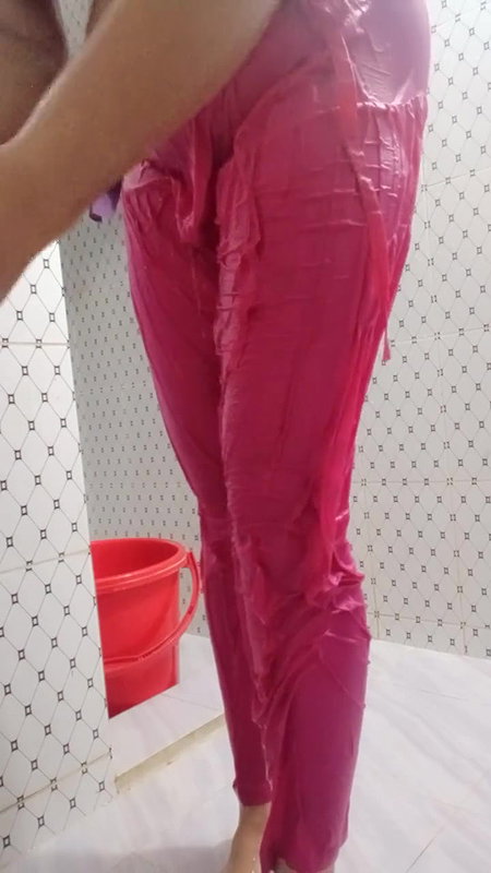 topless big boob girl bath