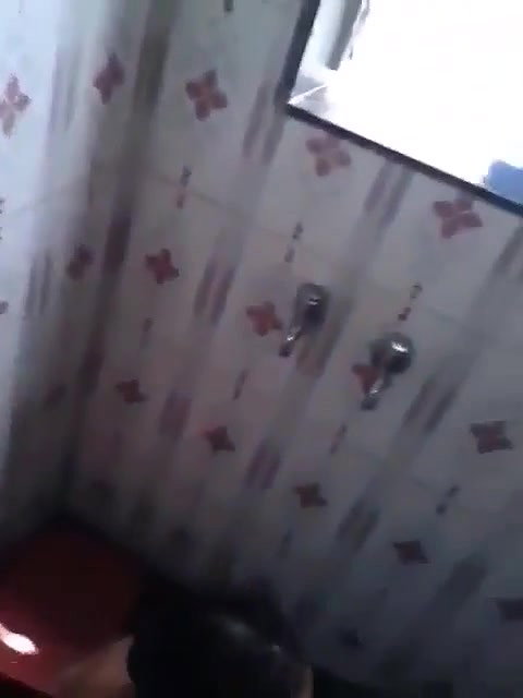Bangladeshi couple bathroom sex MMS