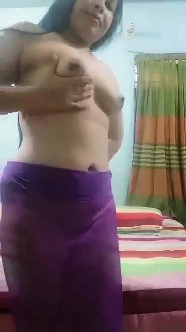 Bangladeshi chubby Bhabhi fingering pussy