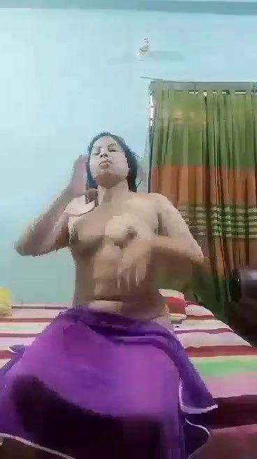Bangladeshi chubby Bhabhi fingering pussy