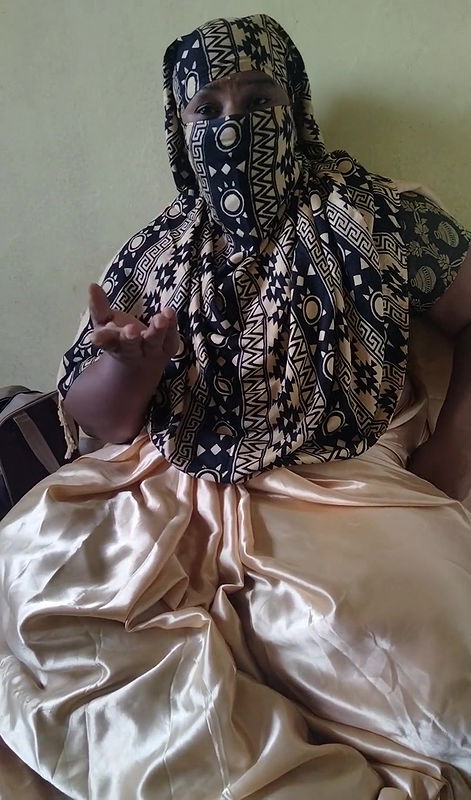 Madurai Aunty hot sex video part 1- saree removing