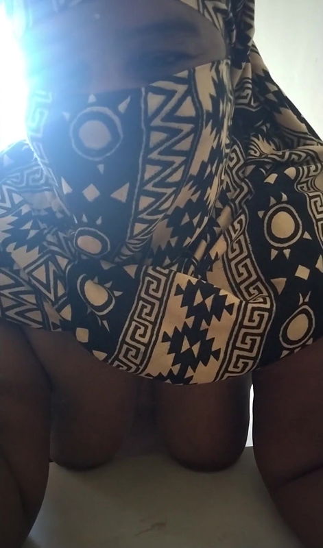 Madurai Aunty hot sex video part 1- saree removing