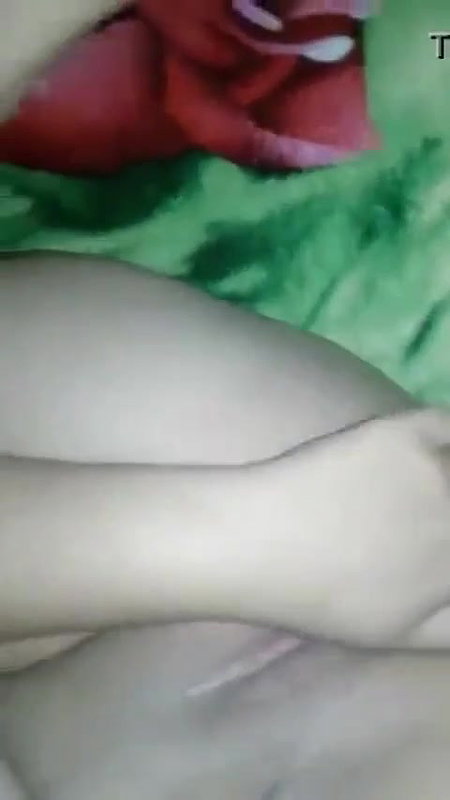 Horny Paki Bhabhi masturbating pussy