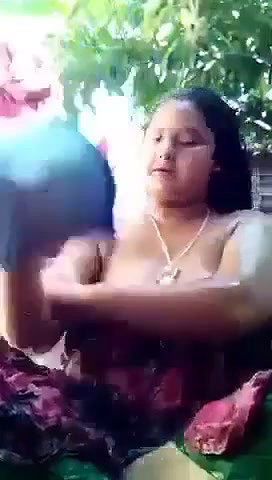 Big boob married Bhabhi topless bathing video