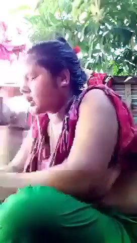 Big boob married Bhabhi topless bathing video