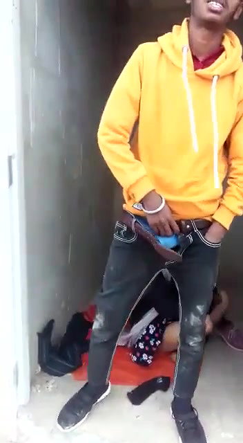 Desi lovers sex in an abundant house