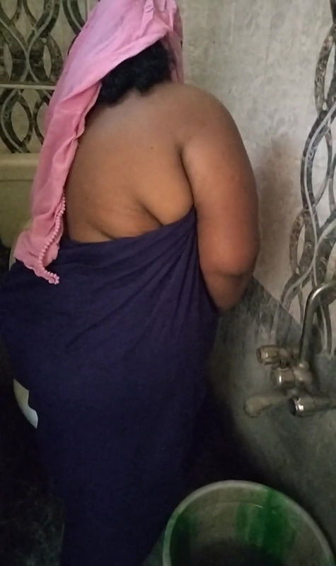 Mallu aunty cleaning video without dress.