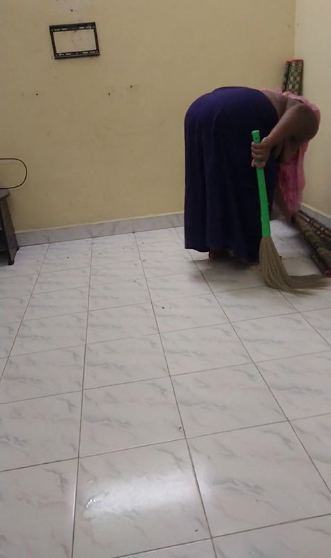 Mallu aunty cleaning video without dress.