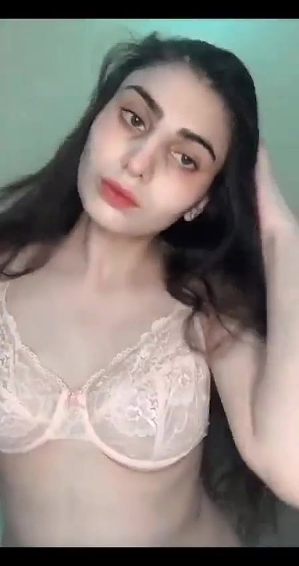 beautiful girl nude show