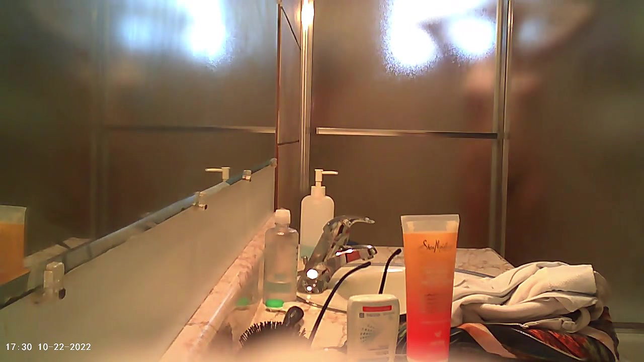 nude milf bath video