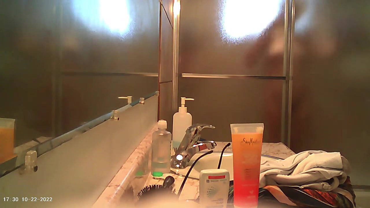 nude milf bath video