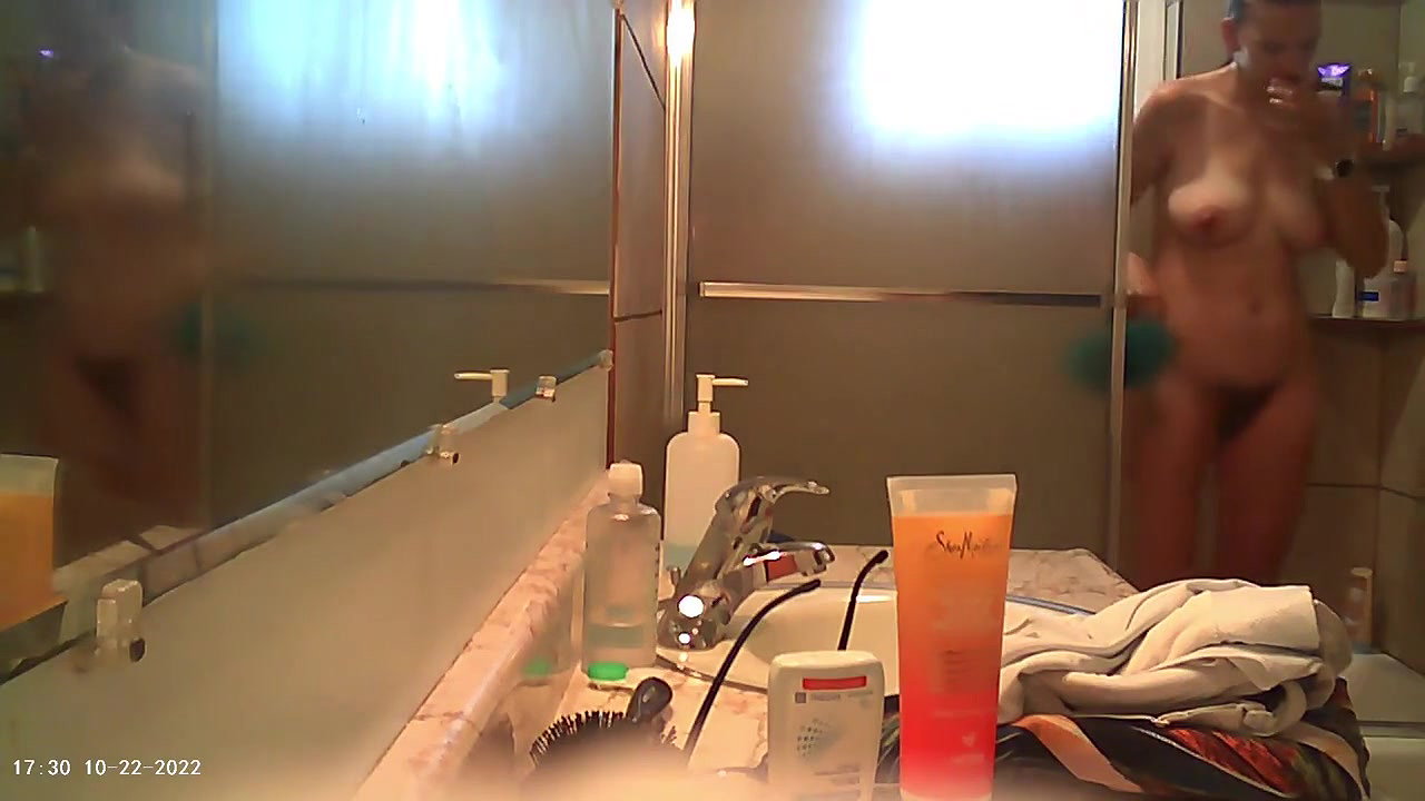 nude milf bath video