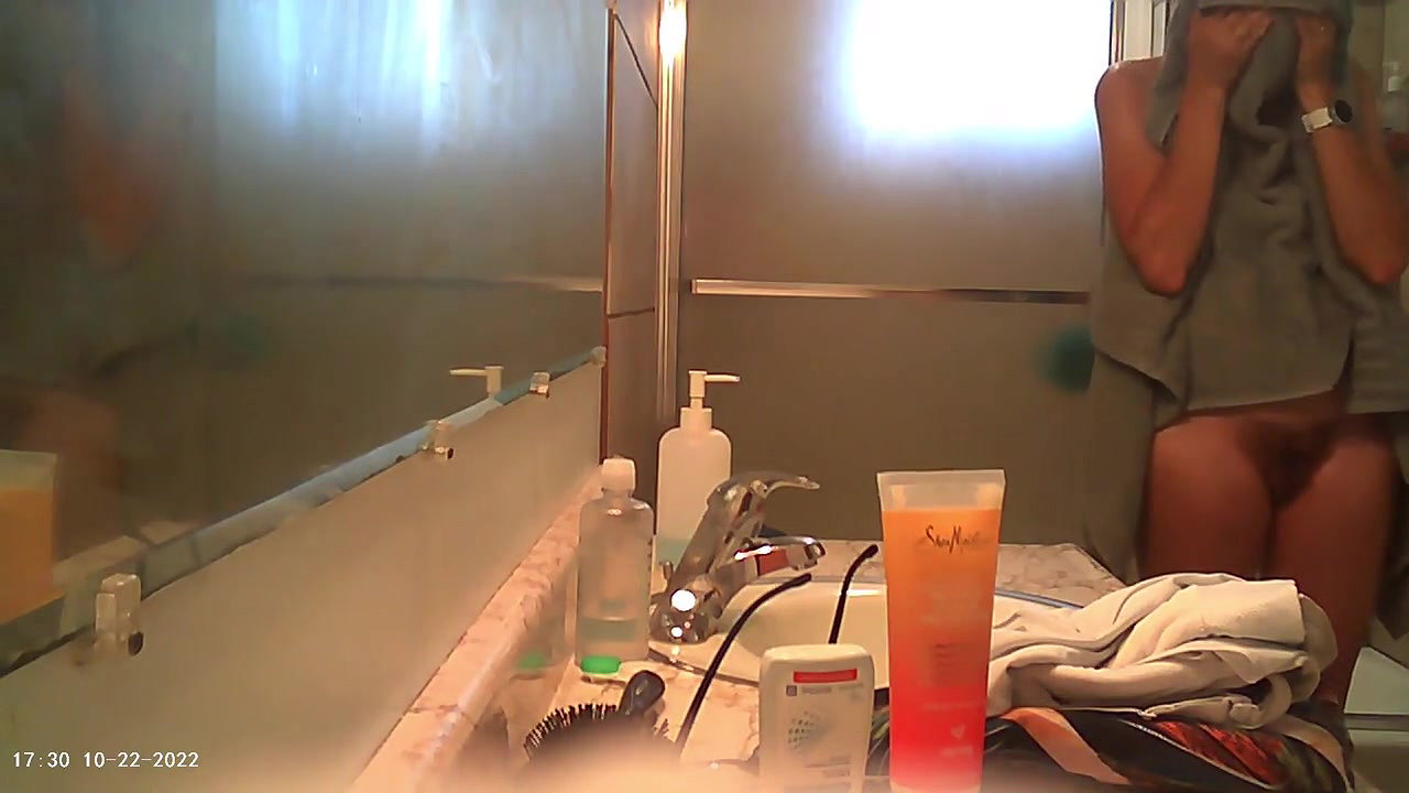 nude milf bath video