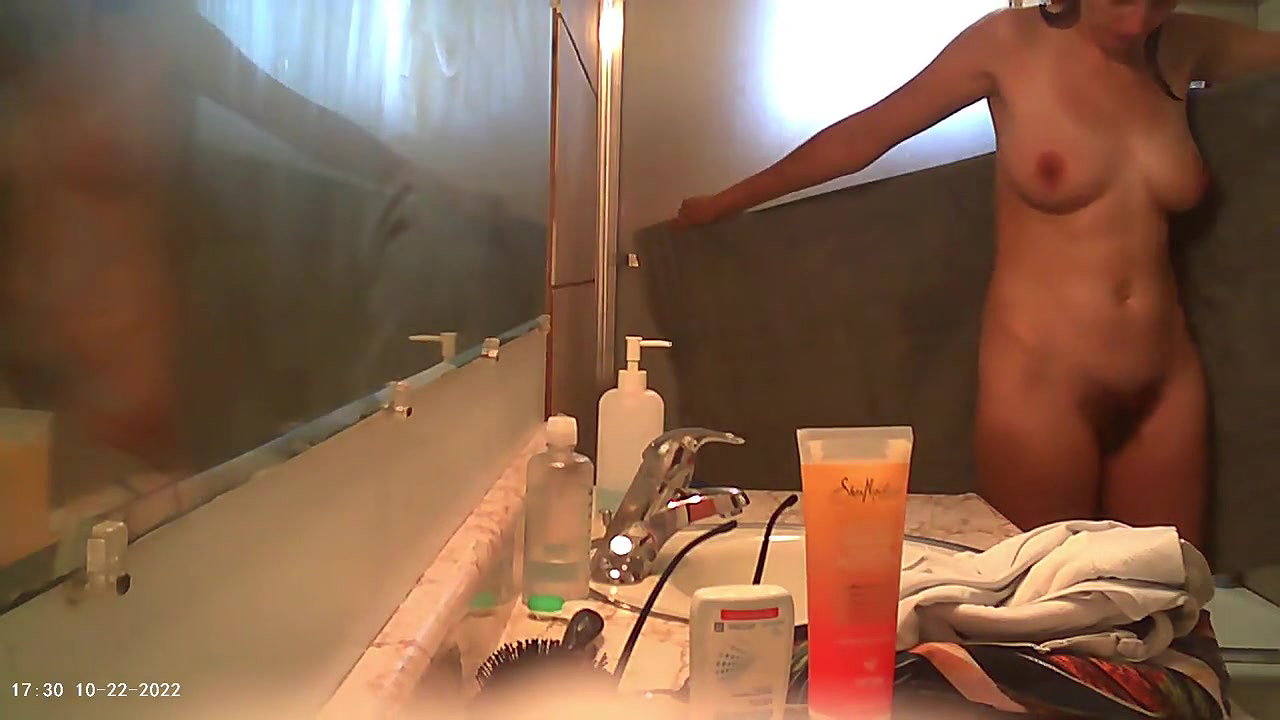 nude milf bath video