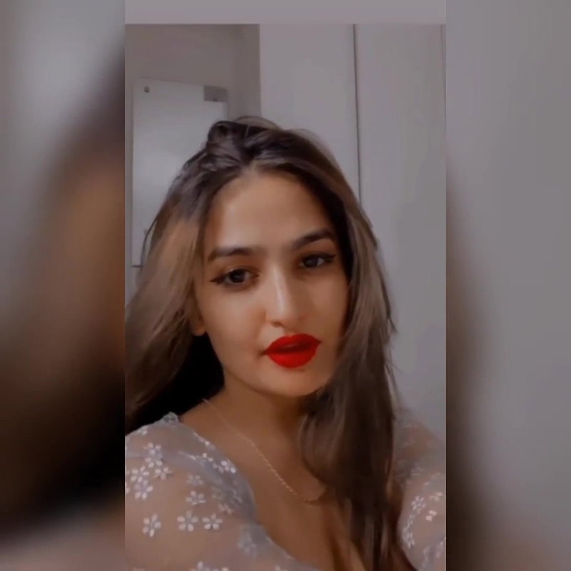 beautiful girl nude show