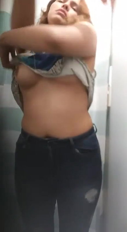 boob show during dress change