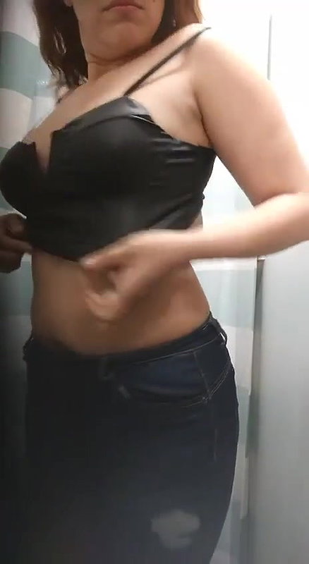 boob show during dress change