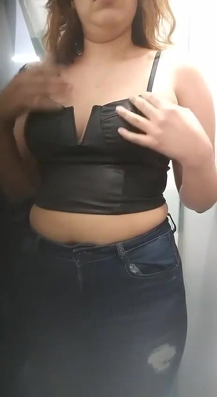 boob show during dress change