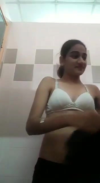 bathroom mein nangi video banayi
