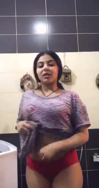 curvy girl nude show